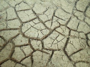 Su üzerinde kuru toprak kırık 